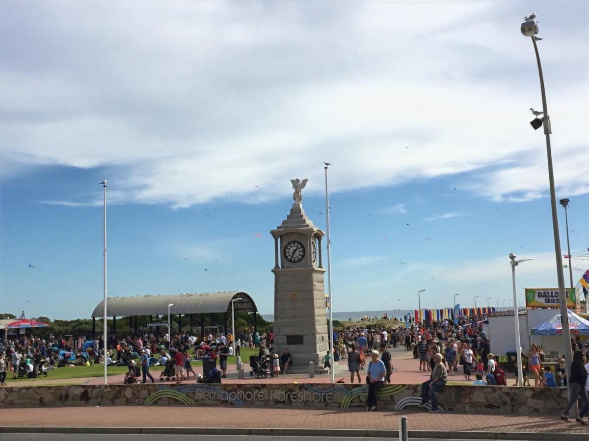 Semaphore Splash Apartments Port Adelaide Dış mekan fotoğraf